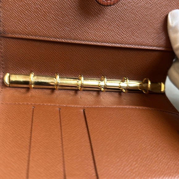 LOUIS VUITTON AGENDA - Picture 9 of 17